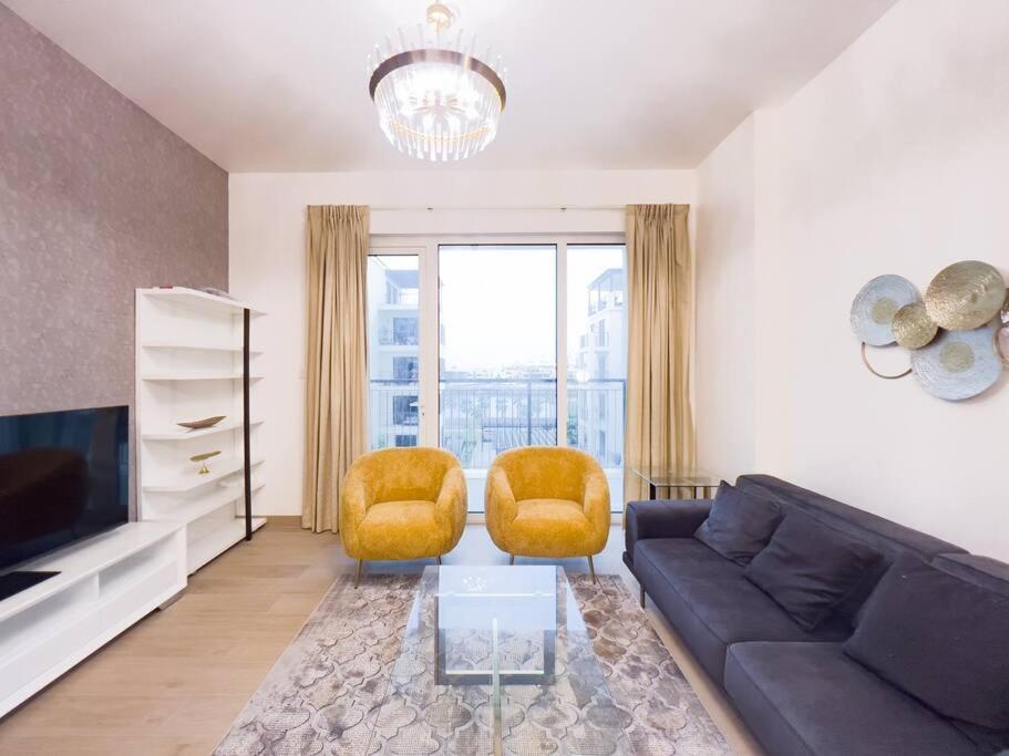 Lovely 2-Bedroom Vacation Home Near Beach Dubai Buitenkant foto