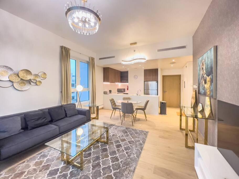Lovely 2-Bedroom Vacation Home Near Beach Dubai Buitenkant foto
