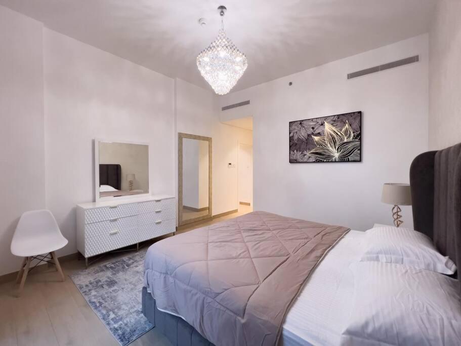 Lovely 2-Bedroom Vacation Home Near Beach Dubai Buitenkant foto