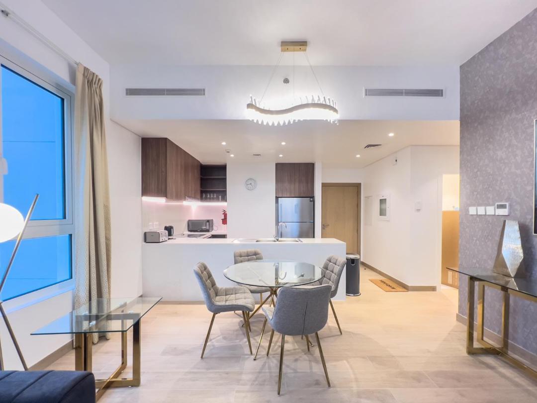 Lovely 2-Bedroom Vacation Home Near Beach Dubai Buitenkant foto